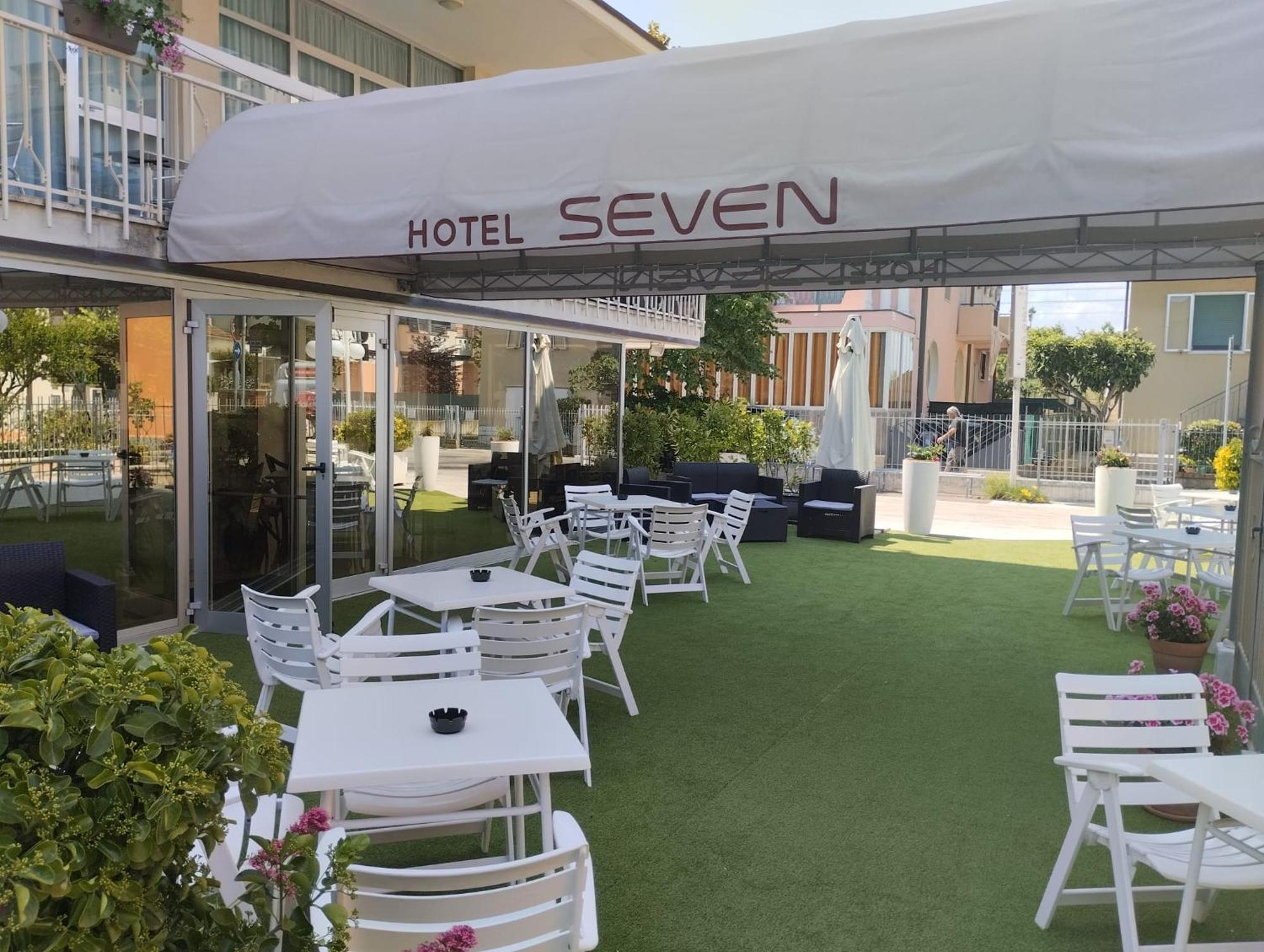 Hotel Seven Rimini Exterior photo